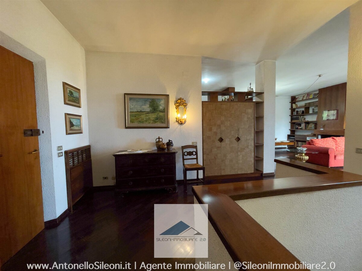 VILLINO A SCHIERA CON AMPIO GIARIDNO VISTA MARE — foto 9