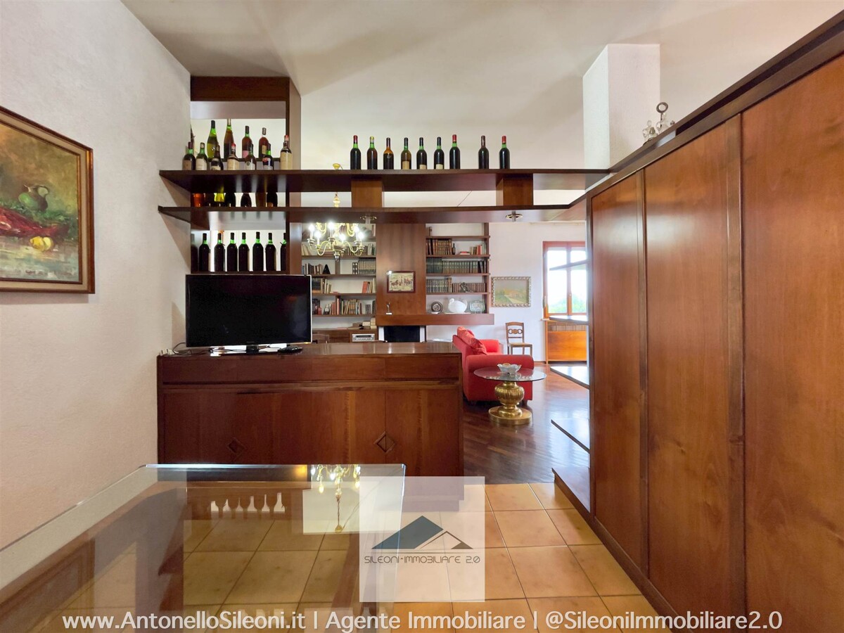 VILLINO A SCHIERA CON AMPIO GIARIDNO VISTA MARE — foto 4
