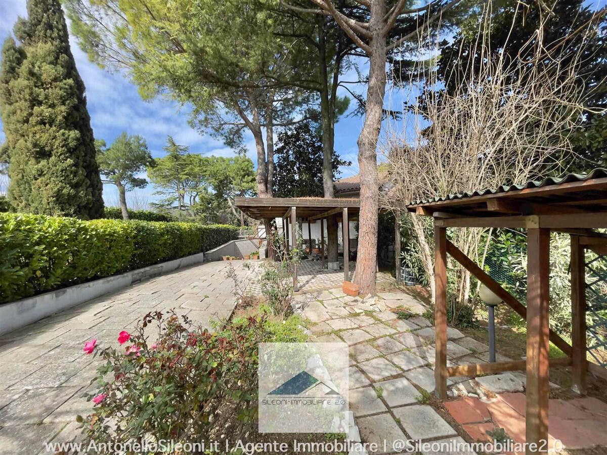 VILLINO A SCHIERA CON AMPIO GIARIDNO VISTA MARE — foto 34