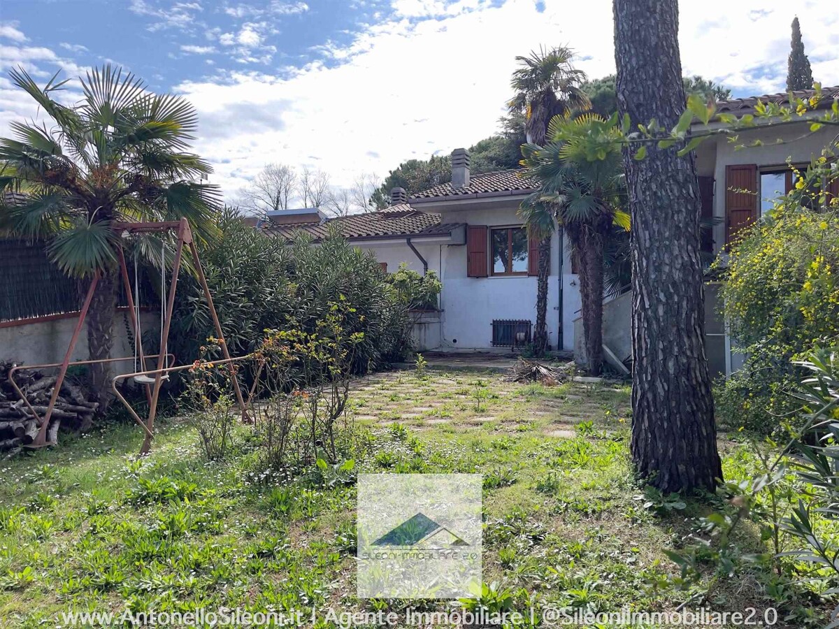 VILLINO A SCHIERA CON AMPIO GIARIDNO VISTA MARE — foto 47