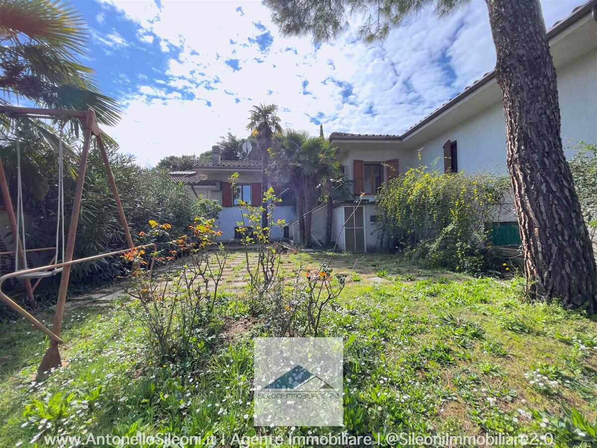 VILLINO A SCHIERA CON AMPIO GIARIDNO VISTA MARE — foto 43