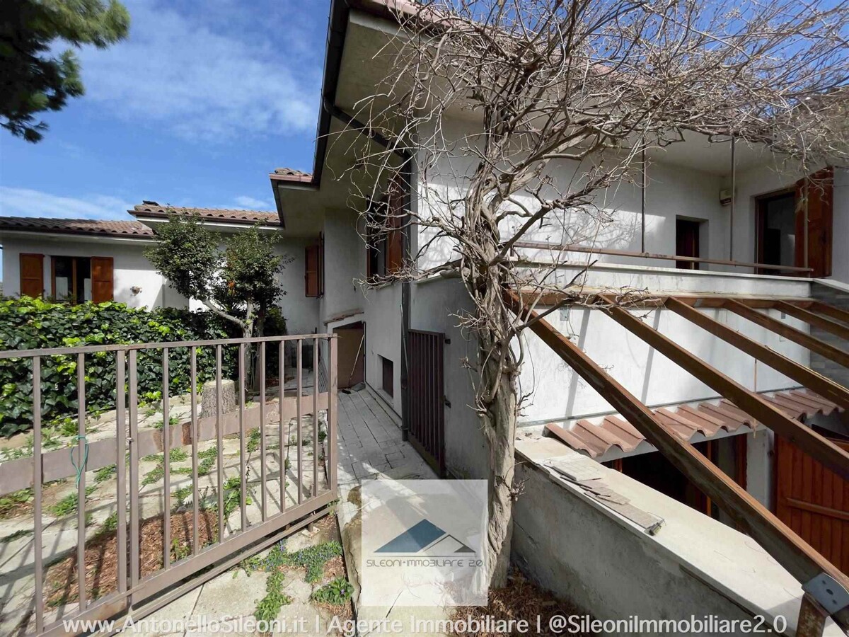 VILLINO A SCHIERA CON AMPIO GIARIDNO VISTA MARE — foto 36