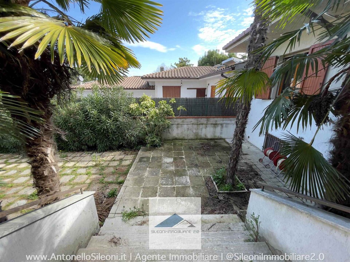VILLINO A SCHIERA CON AMPIO GIARIDNO VISTA MARE — foto 41
