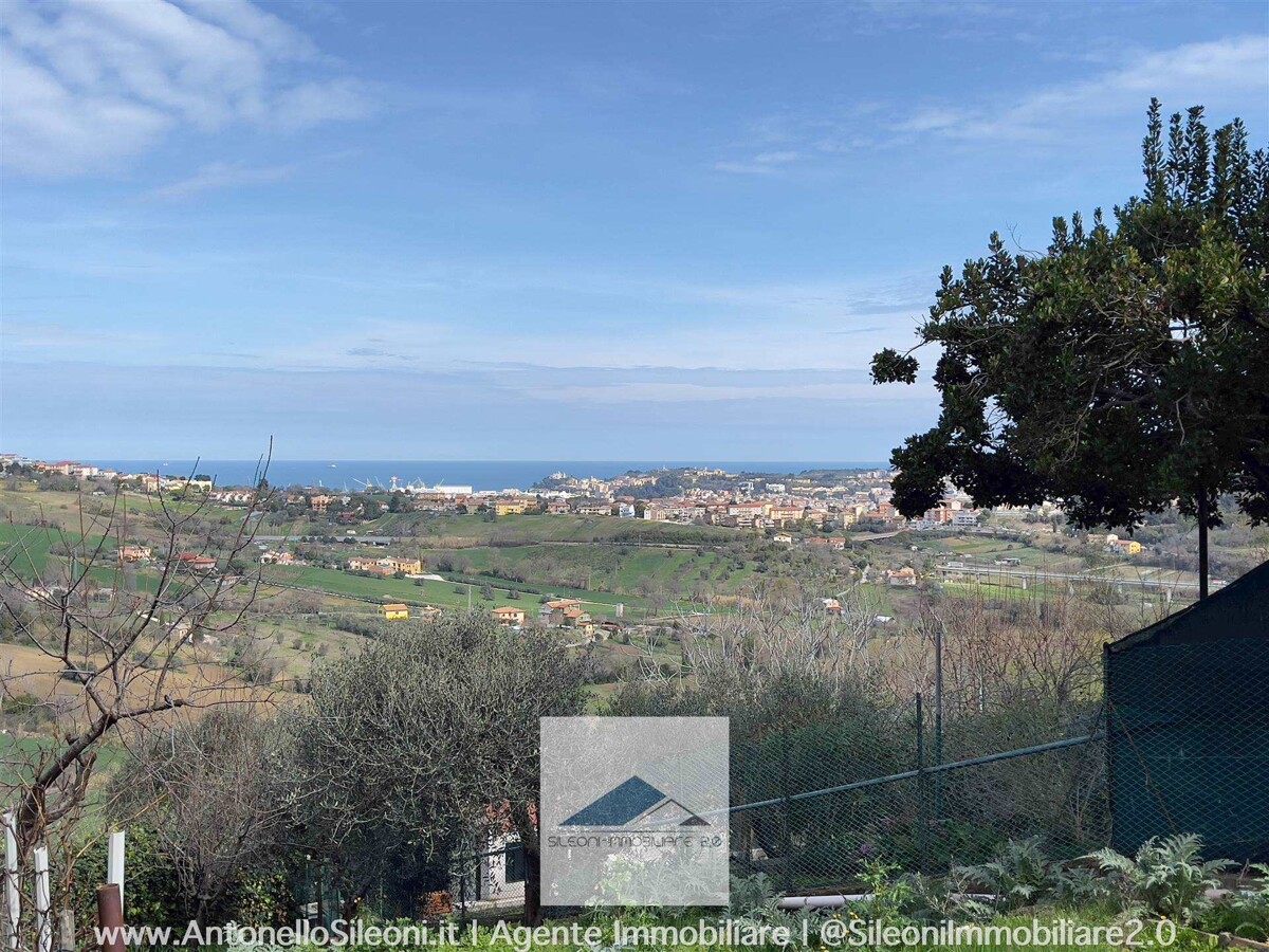VILLINO A SCHIERA CON AMPIO GIARIDNO VISTA MARE — foto 45