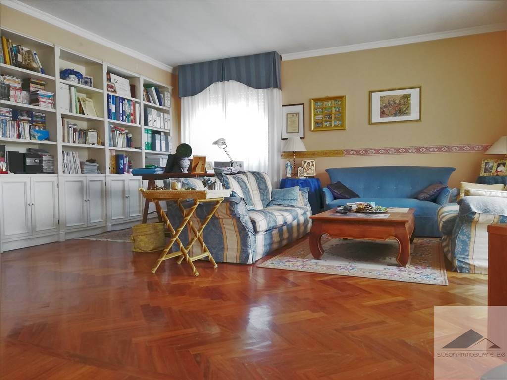 OSIMO - APPARTAMENTO DI AMPIA METRATURA CON TERRAZZO DI 60 MQ!