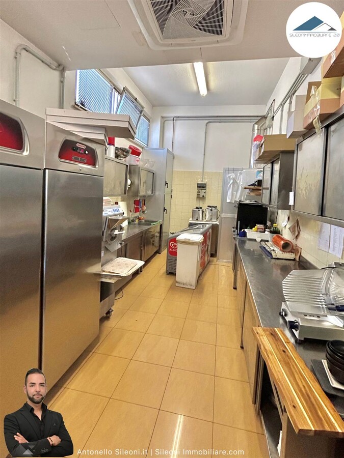 LOCALE AD USO NEGOZIO CON ATTIVITÁ DI BAR E TABACCHI — foto 4