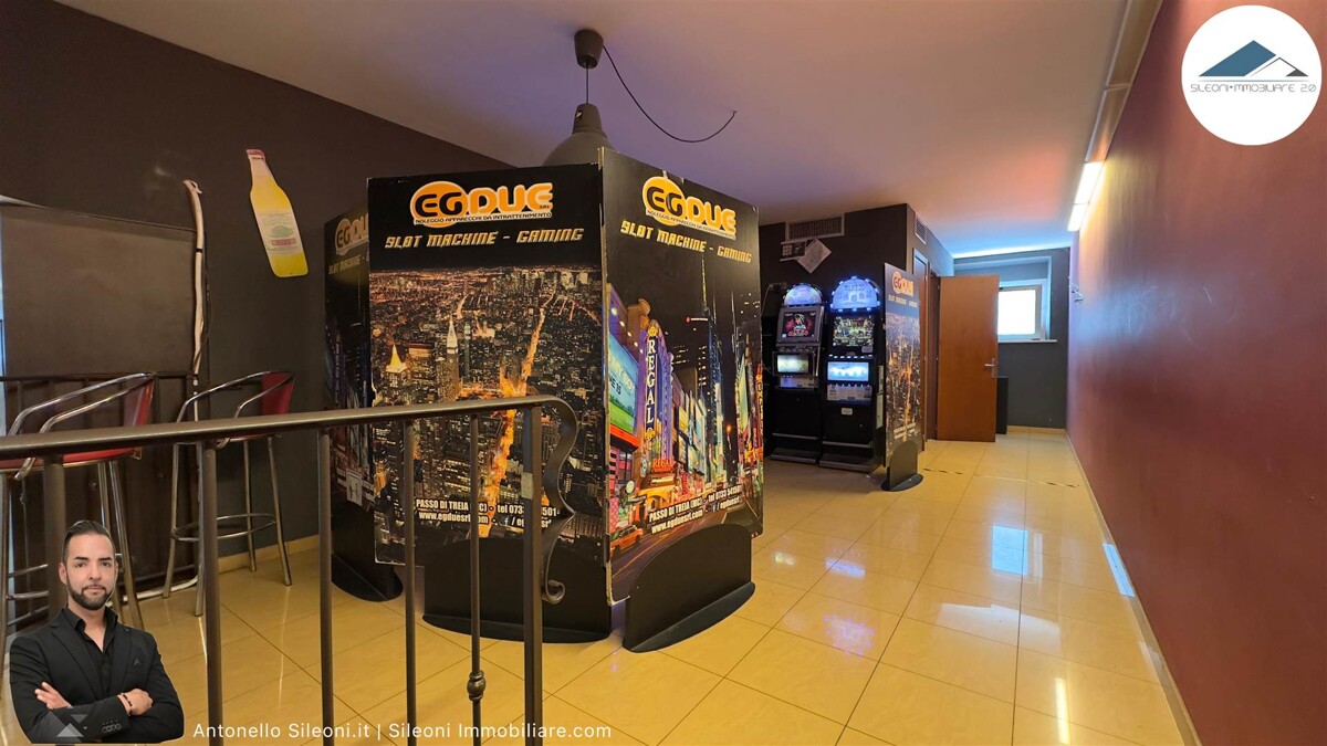 LOCALE AD USO NEGOZIO CON ATTIVITÁ DI BAR E TABACCHI — foto 13