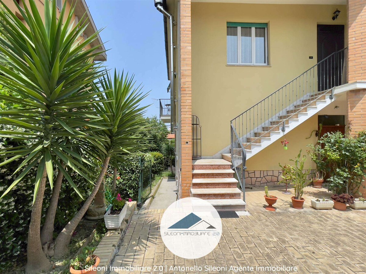 APPARTAMENTO IN BIFAMILIARE CON GIARDINO PRIVATO — foto 36