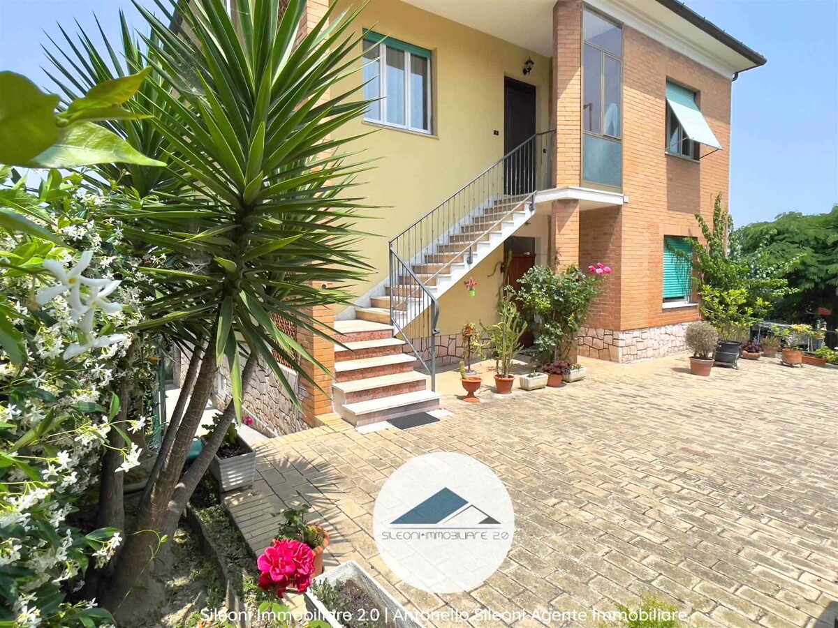 APPARTAMENTO IN BIFAMILIARE CON GIARDINO PRIVATO — foto 35