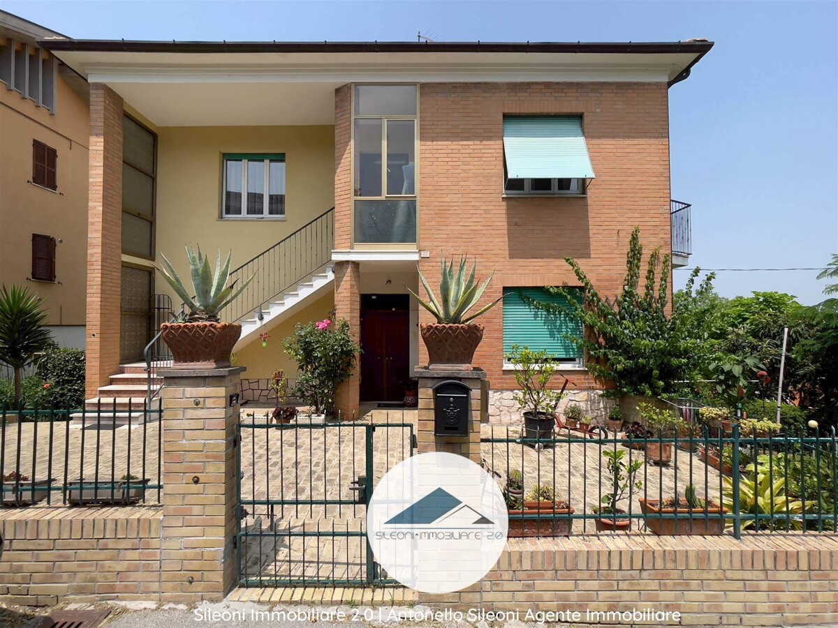 APPARTAMENTO IN BIFAMILIARE CON GIARDINO PRIVATO — foto 34