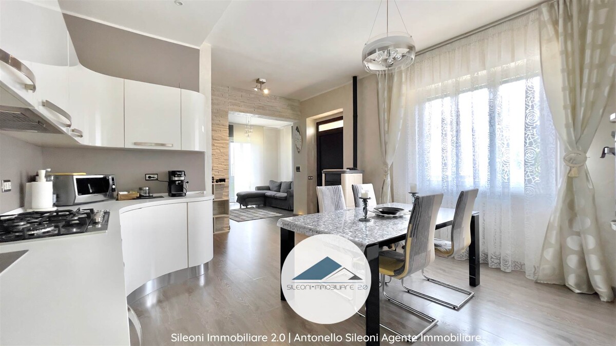 APPARTAMENTO IN BIFAMILIARE CON GIARDINO PRIVATO — foto 4