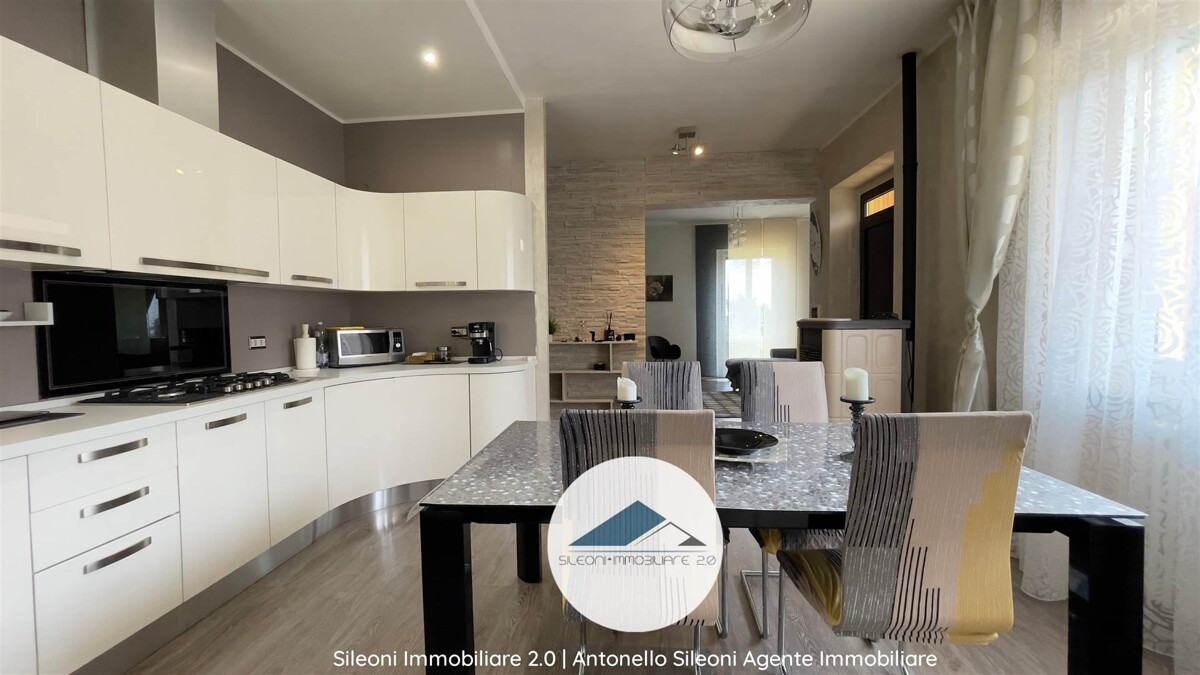 APPARTAMENTO IN BIFAMILIARE CON GIARDINO PRIVATO — foto 6