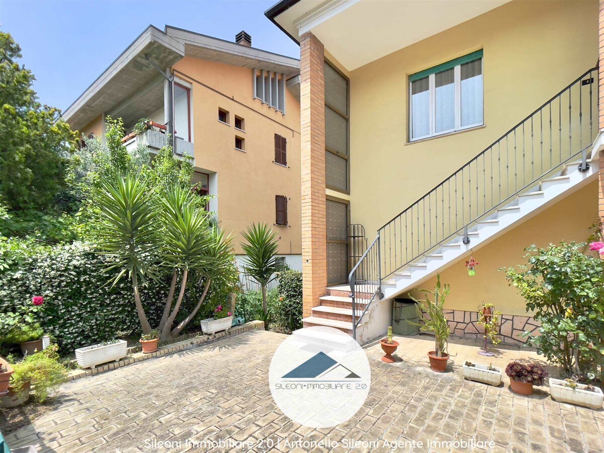 APPARTAMENTO IN BIFAMILIARE CON GIARDINO PRIVATO — foto 31