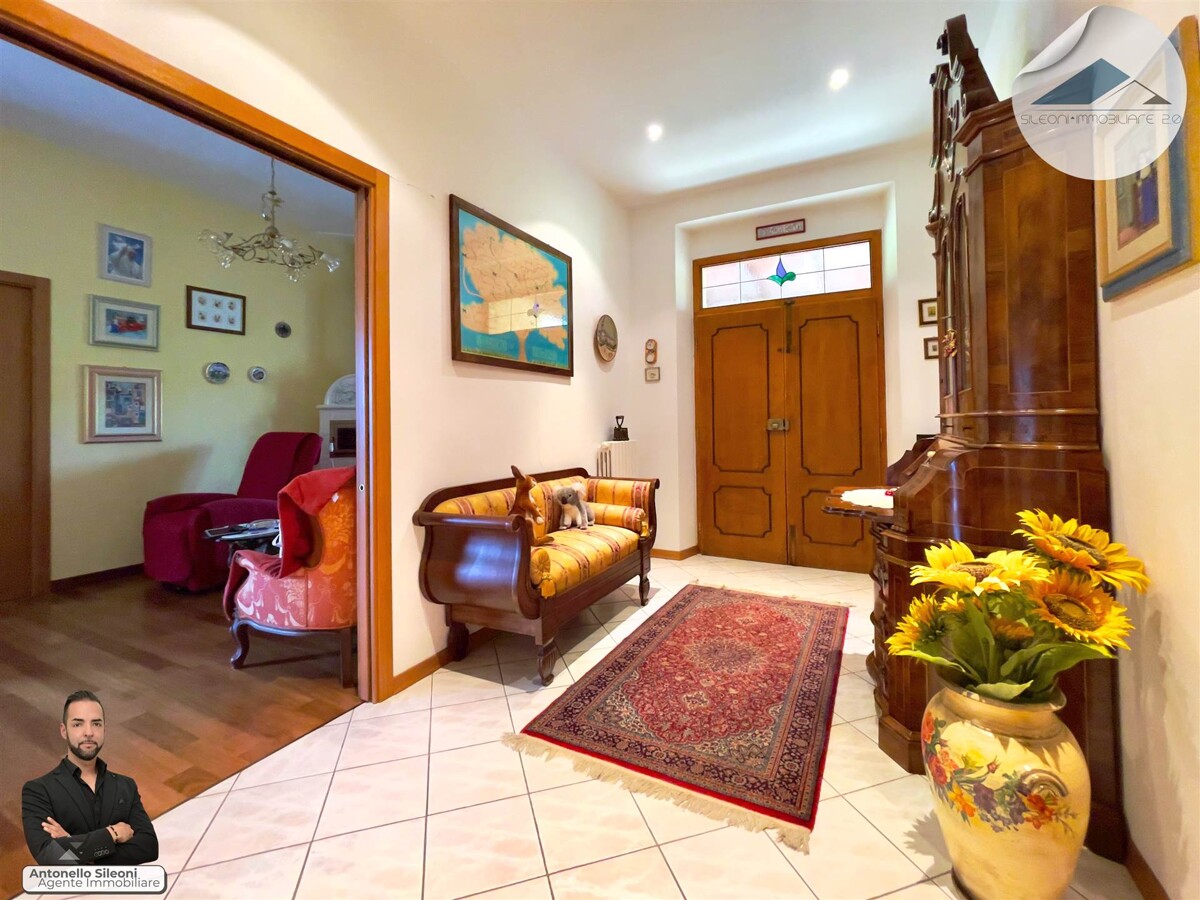 CASA SINGOLA CON AMPIA CORTE PRIVATA E TERRENO — foto 20