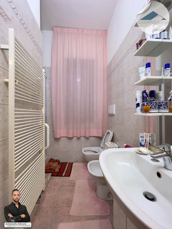 CASA SINGOLA CON AMPIA CORTE PRIVATA E TERRENO — foto 9