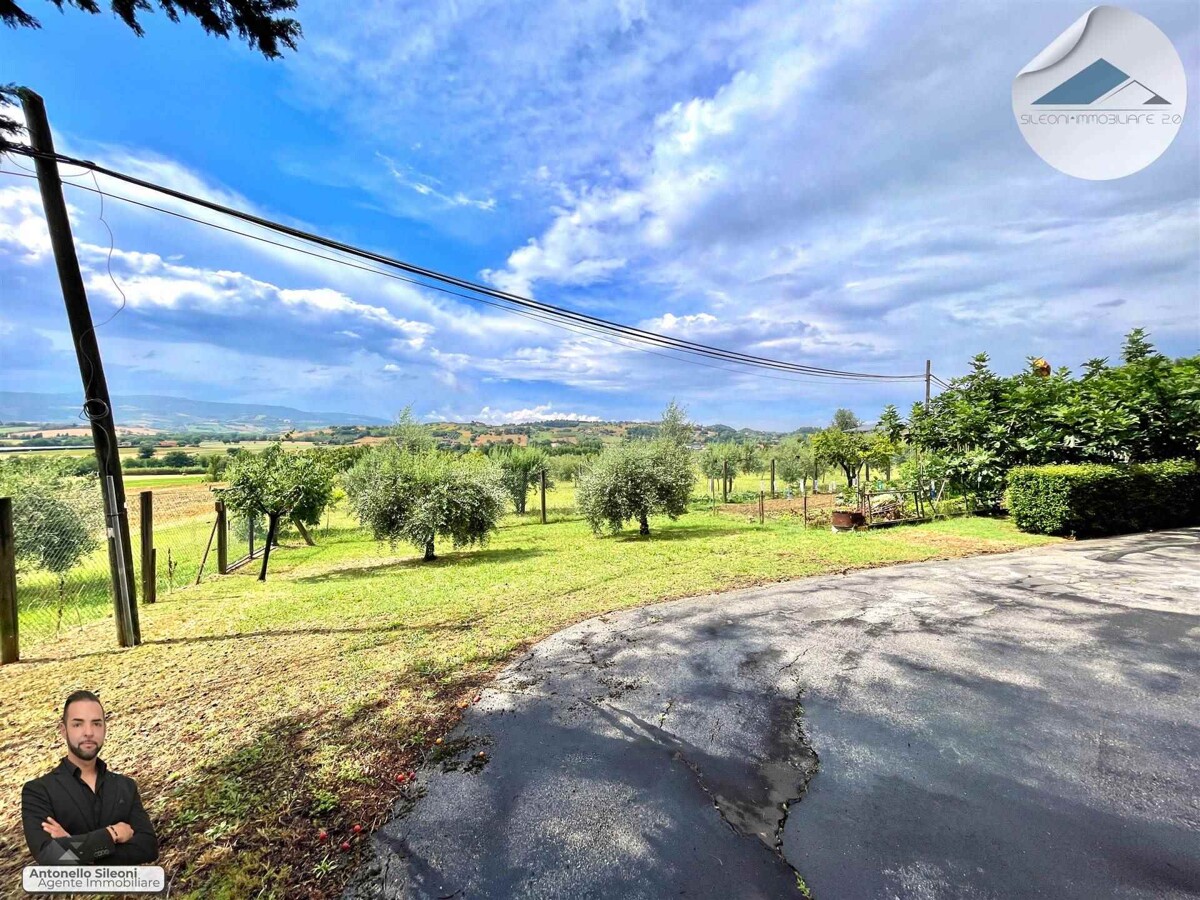 CASA SINGOLA CON AMPIA CORTE PRIVATA E TERRENO — foto 6