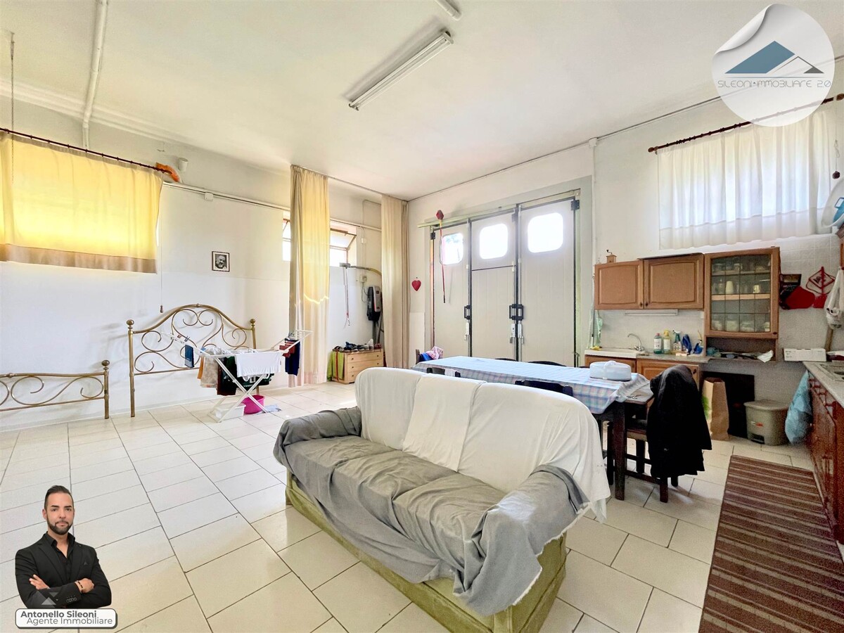 CASA SINGOLA CON AMPIA CORTE PRIVATA E TERRENO — foto 11