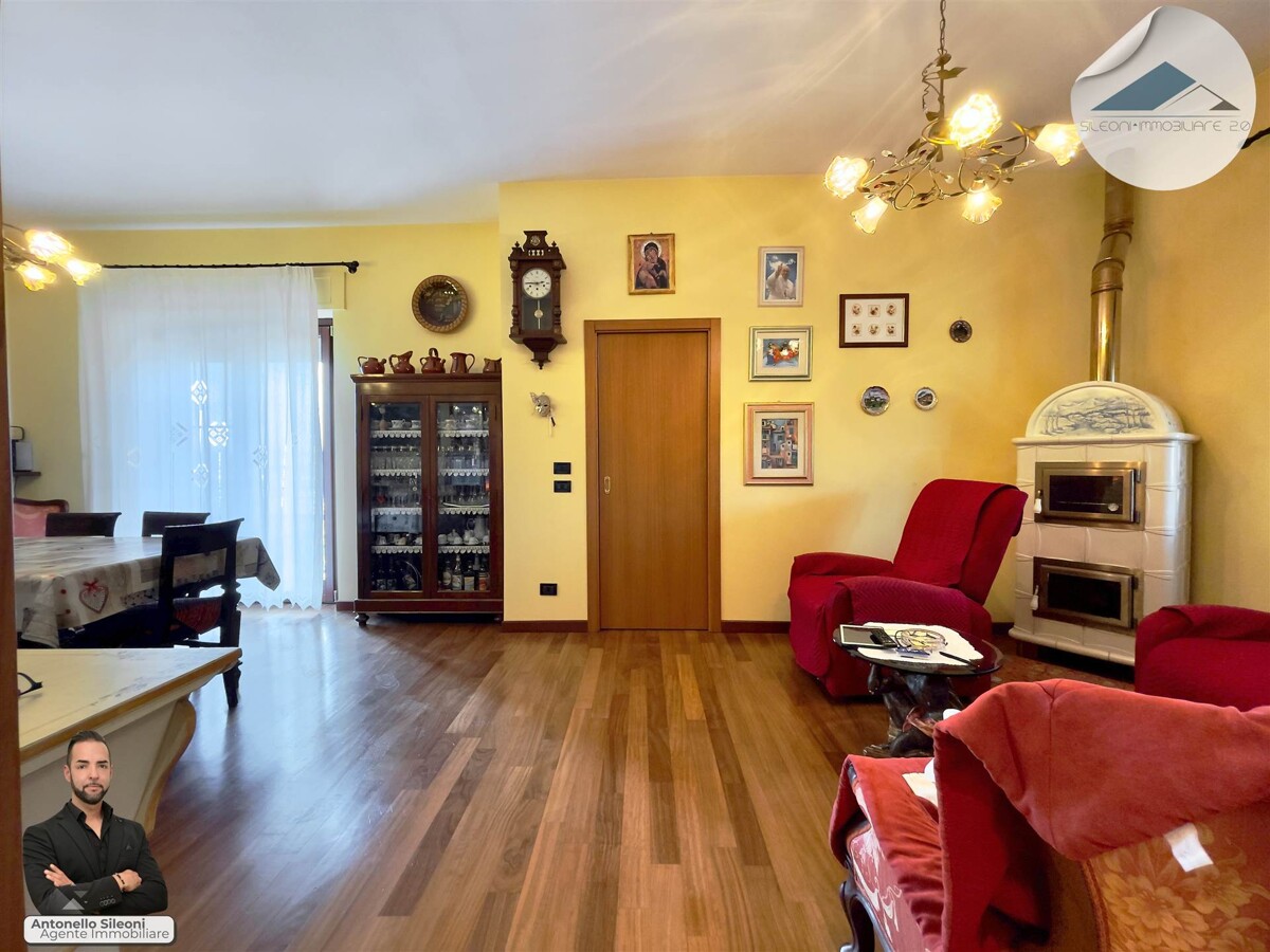 CASA SINGOLA CON AMPIA CORTE PRIVATA E TERRENO — foto 19