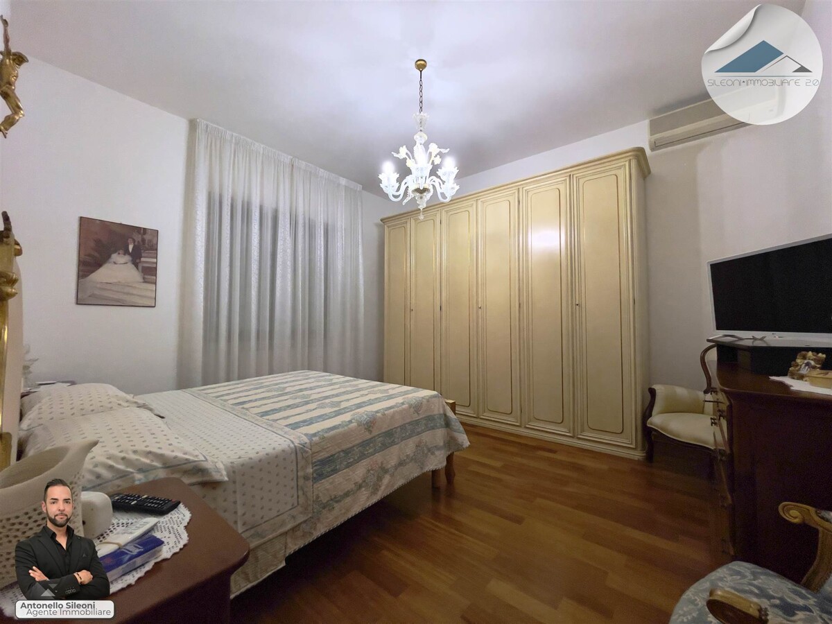 CASA SINGOLA CON AMPIA CORTE PRIVATA E TERRENO — foto 17