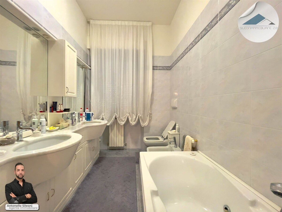 CASA SINGOLA CON AMPIA CORTE PRIVATA E TERRENO — foto 13