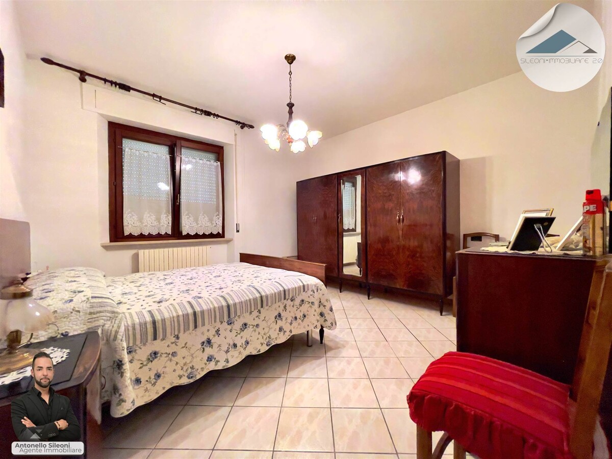 CASA SINGOLA CON AMPIA CORTE PRIVATA E TERRENO — foto 12