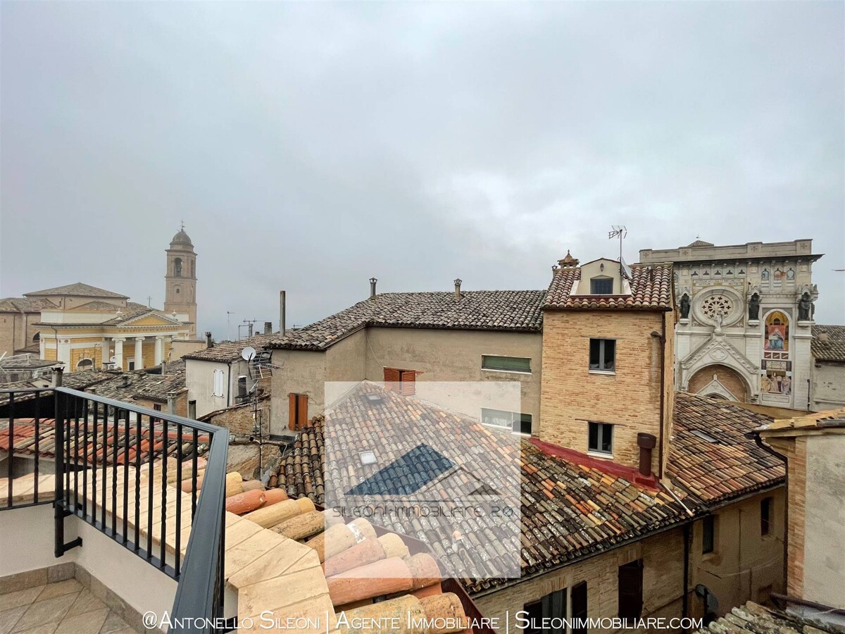 SOLUZIUONE AUTONOMA SU PIU' LIVELLI IN CENTRO STORICO — foto 23