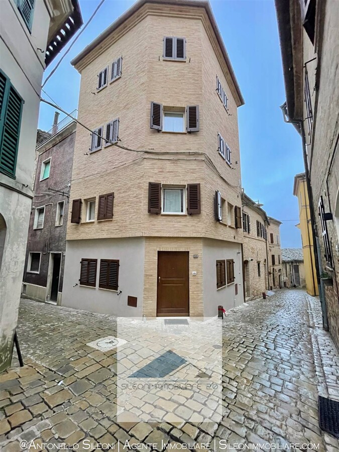 SOLUZIUONE AUTONOMA SU PIU' LIVELLI IN CENTRO STORICO