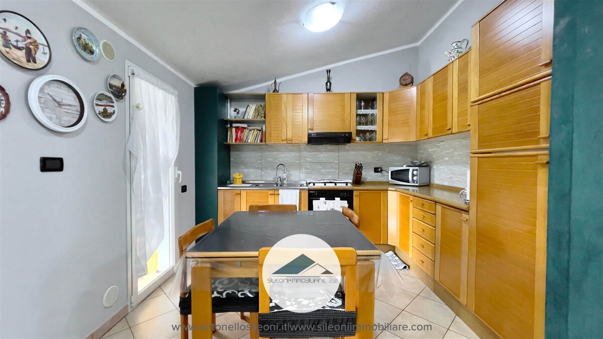 VILLETTA SINGOLA IN POSIZIONE PANORAMICA CON AMPIA CORTE PRIVATA — foto 8