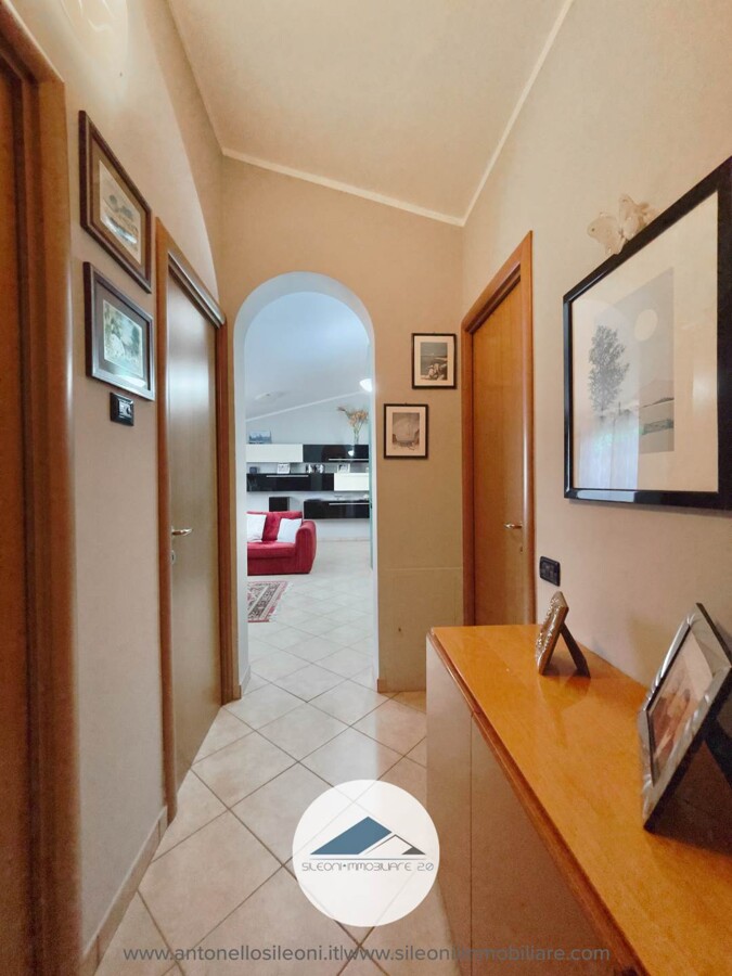 VILLETTA SINGOLA IN POSIZIONE PANORAMICA CON AMPIA CORTE PRIVATA — foto 24