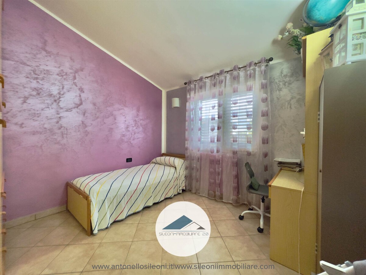 VILLETTA SINGOLA IN POSIZIONE PANORAMICA CON AMPIA CORTE PRIVATA — foto 20