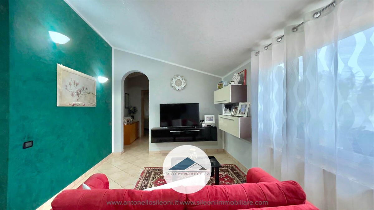 VILLETTA SINGOLA IN POSIZIONE PANORAMICA CON AMPIA CORTE PRIVATA — foto 4