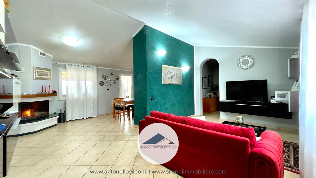 VILLETTA SINGOLA IN POSIZIONE PANORAMICA CON AMPIA CORTE PRIVATA — foto 5