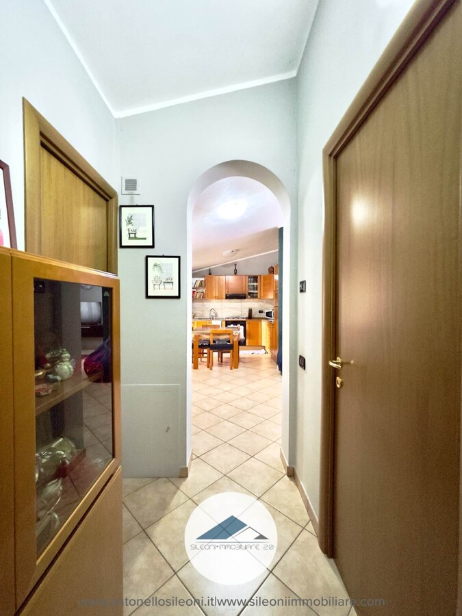 VILLETTA SINGOLA IN POSIZIONE PANORAMICA CON AMPIA CORTE PRIVATA — foto 22