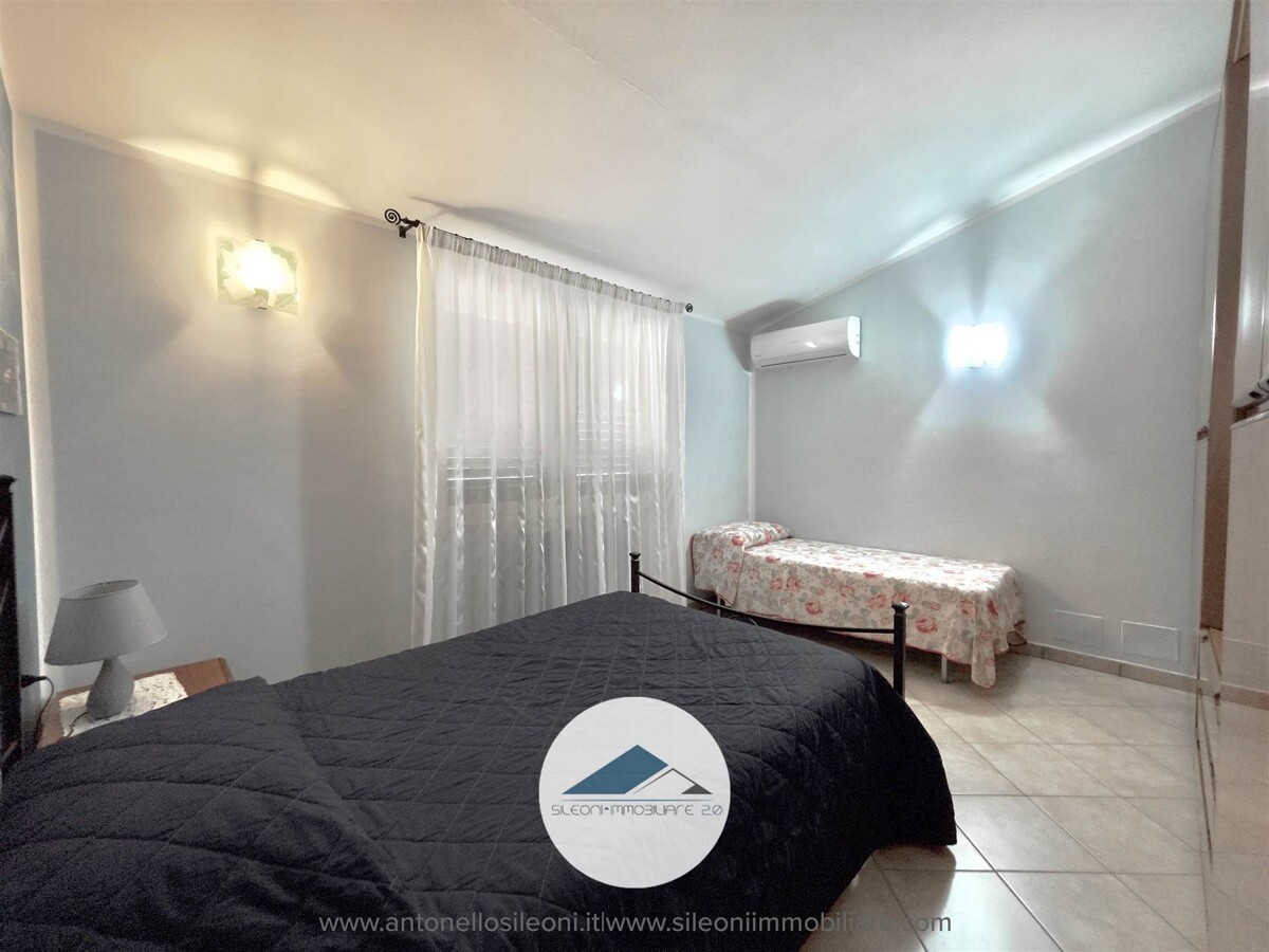 VILLETTA SINGOLA IN POSIZIONE PANORAMICA CON AMPIA CORTE PRIVATA — foto 19