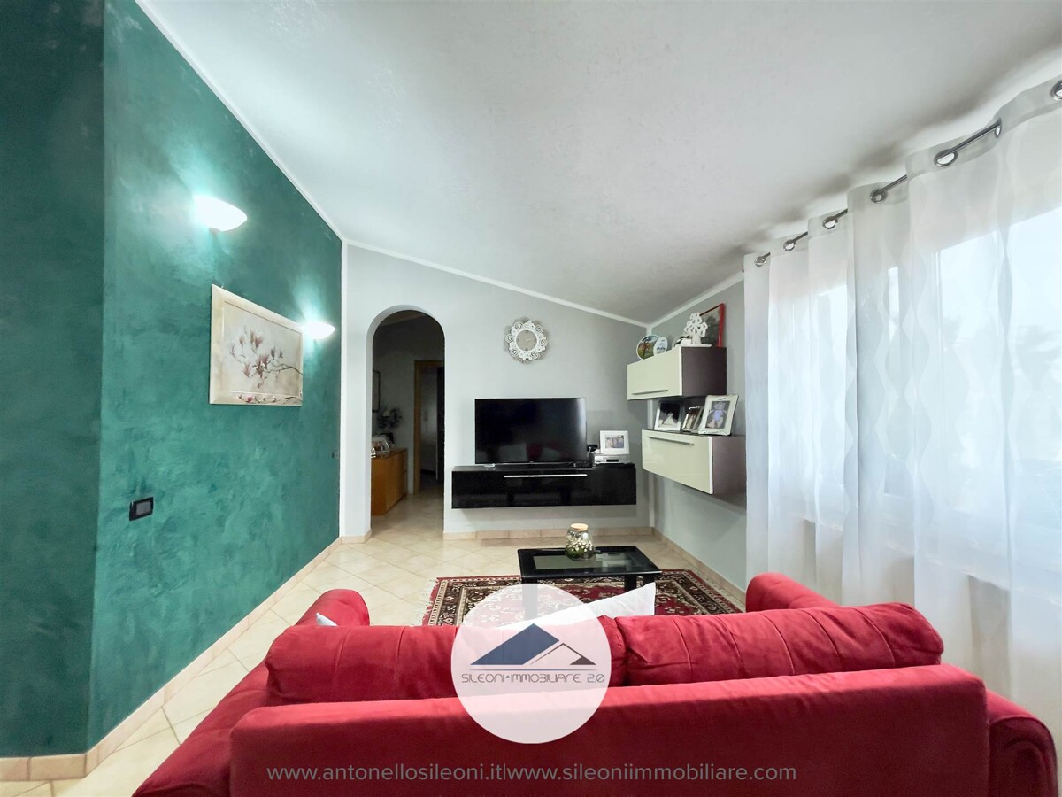 VILLETTA SINGOLA IN POSIZIONE PANORAMICA CON AMPIA CORTE PRIVATA — foto 3