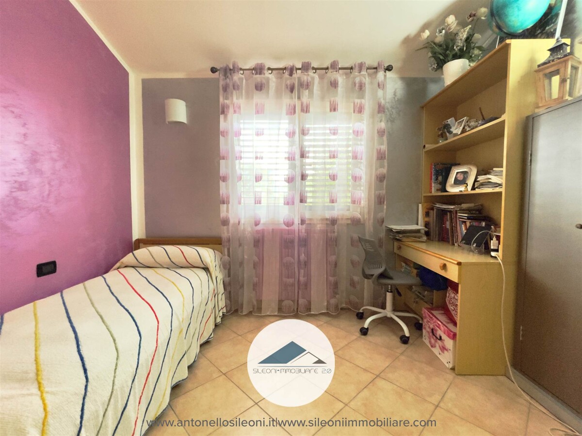 VILLETTA SINGOLA IN POSIZIONE PANORAMICA CON AMPIA CORTE PRIVATA — foto 21