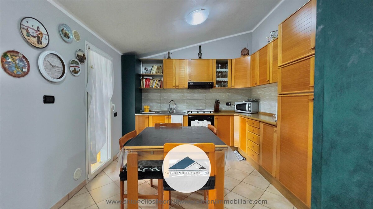 VILLETTA SINGOLA IN POSIZIONE PANORAMICA CON AMPIA CORTE PRIVATA — foto 9