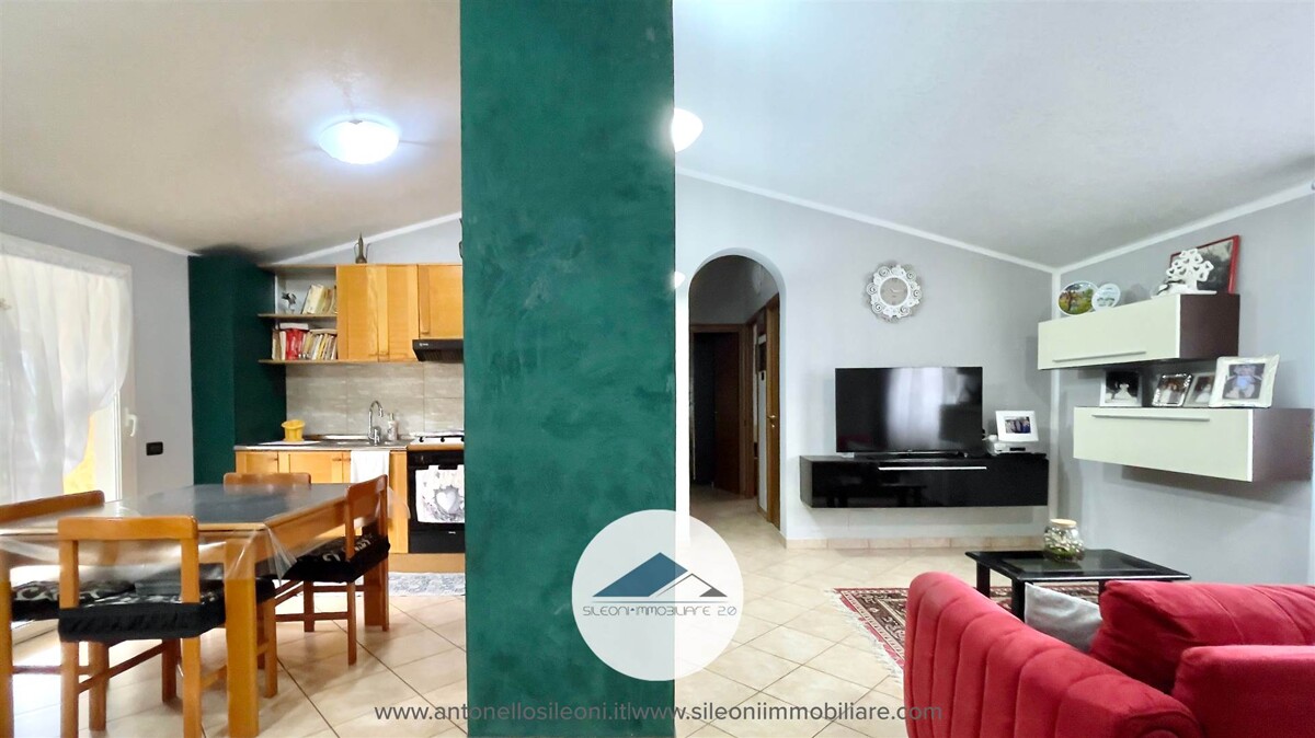 VILLETTA SINGOLA IN POSIZIONE PANORAMICA CON AMPIA CORTE PRIVATA — foto 6