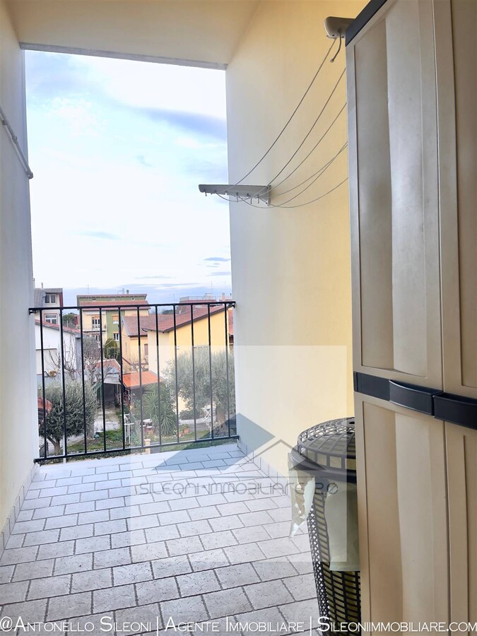 APPARTAMENTO IN ZONA SERVITA CON AMPI TERRAZZI — foto 8