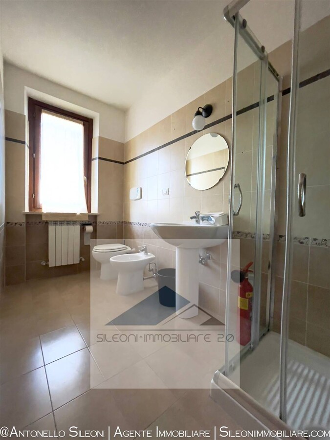 APPARTAMENTO IN ZONA SERVITA CON AMPI TERRAZZI — foto 4