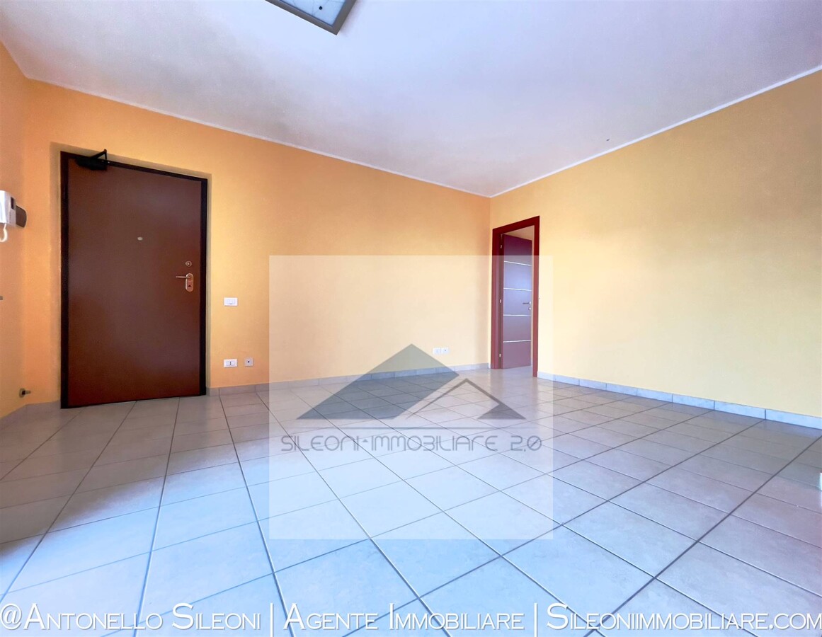 APPARTAMENTO IN ZONA SERVITA CON AMPI TERRAZZI — foto 3