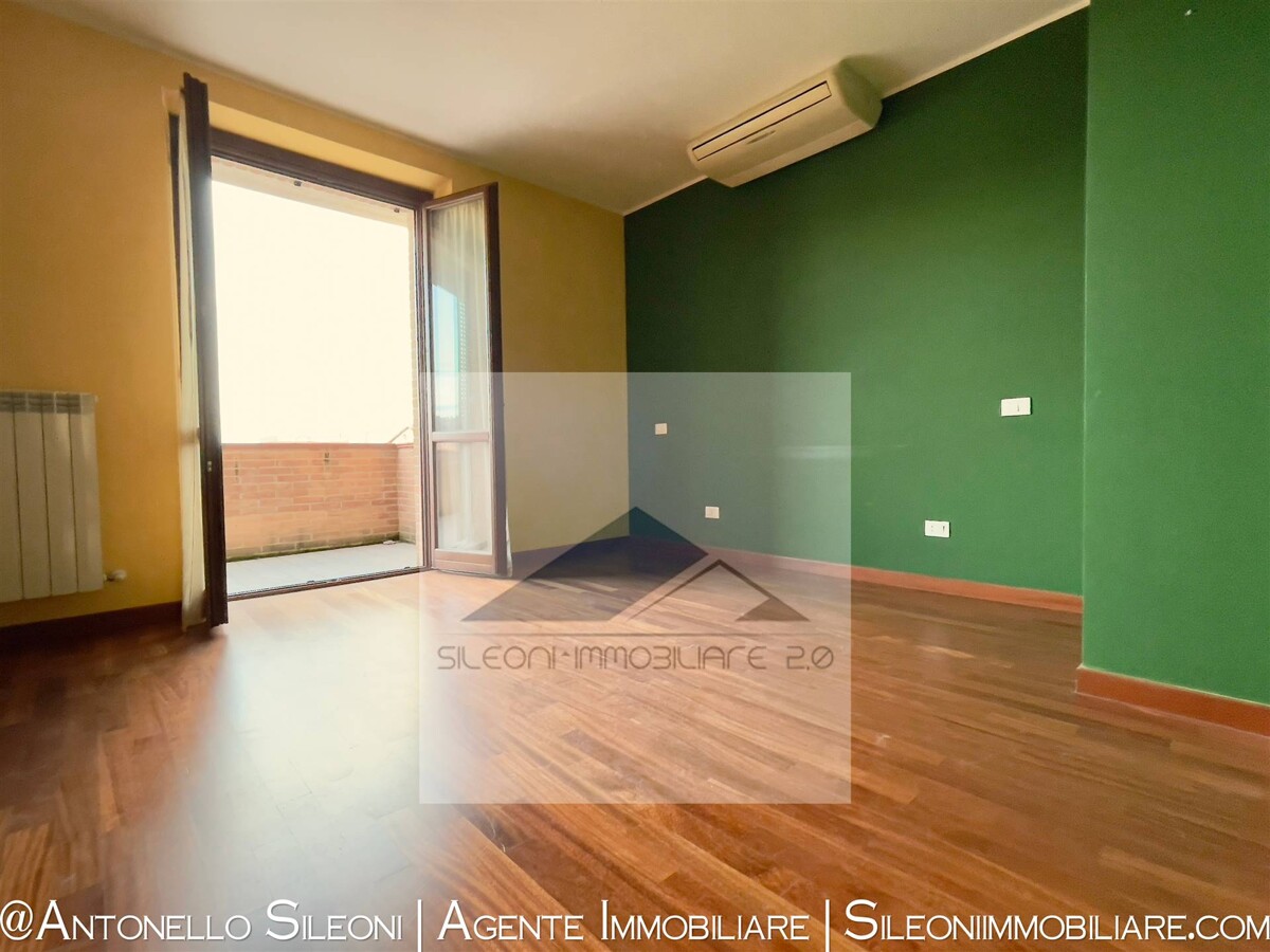 APPARTAMENTO IN ZONA SERVITA CON AMPI TERRAZZI — foto 9