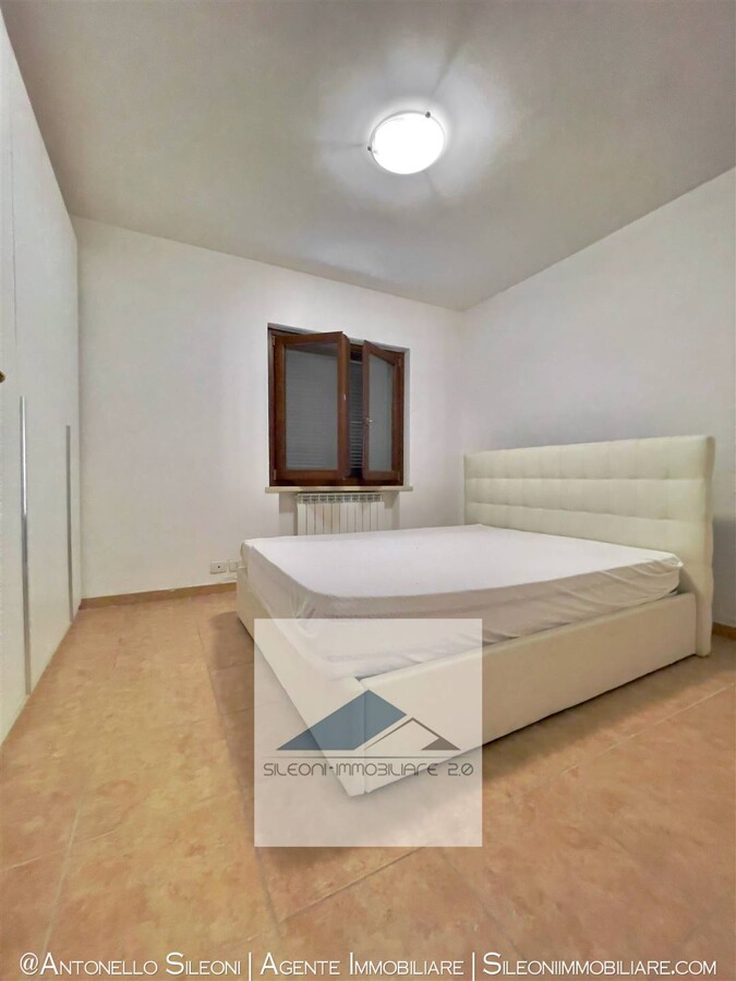 TRILOCALE CON CORTE PRIVATA E POSTO AUTO COPERTO... SUL MARE! — foto 9