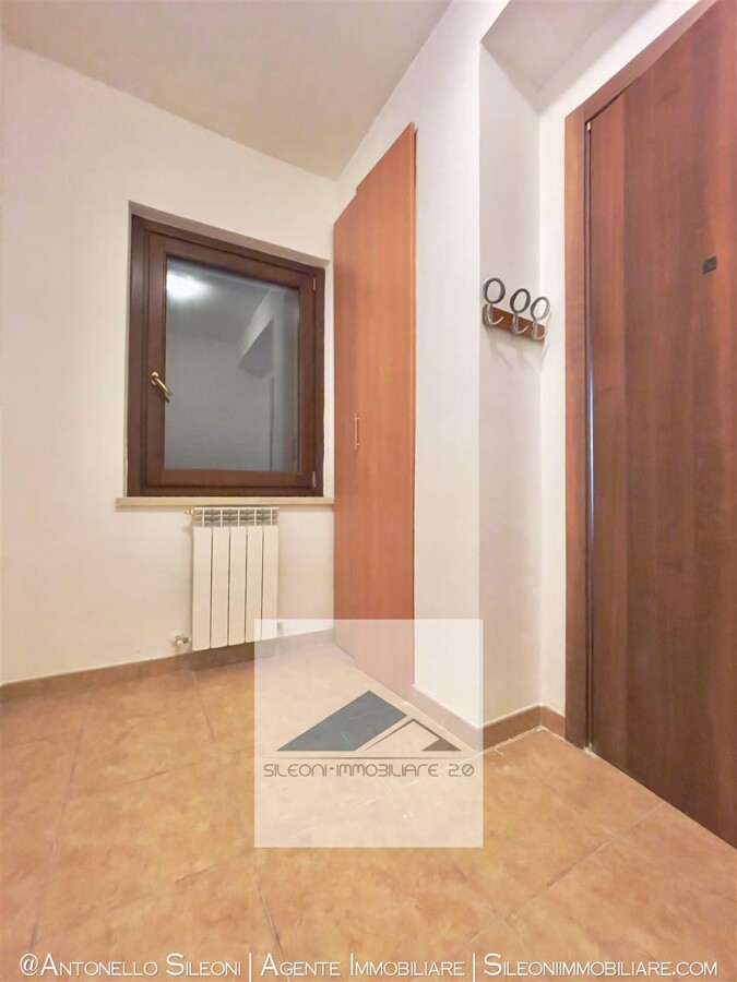 TRILOCALE CON CORTE PRIVATA E POSTO AUTO COPERTO... SUL MARE! — foto 12