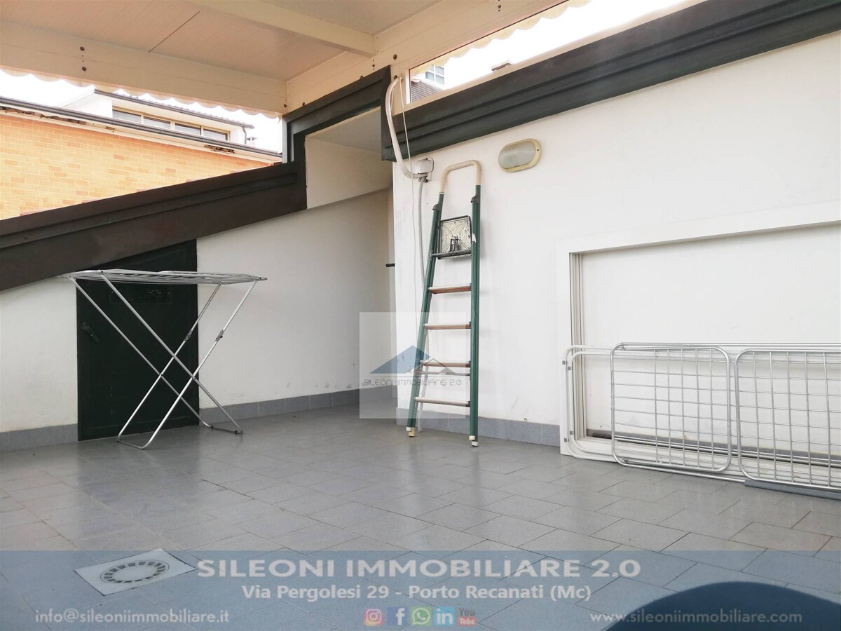 ATTICO IN CENTRO SU DUE LIVELLI CON TERRAZZO ABITABILE E GARAGE — foto 10