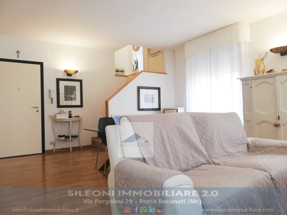 ATTICO IN CENTRO SU DUE LIVELLI CON TERRAZZO ABITABILE E GARAGE — foto 12