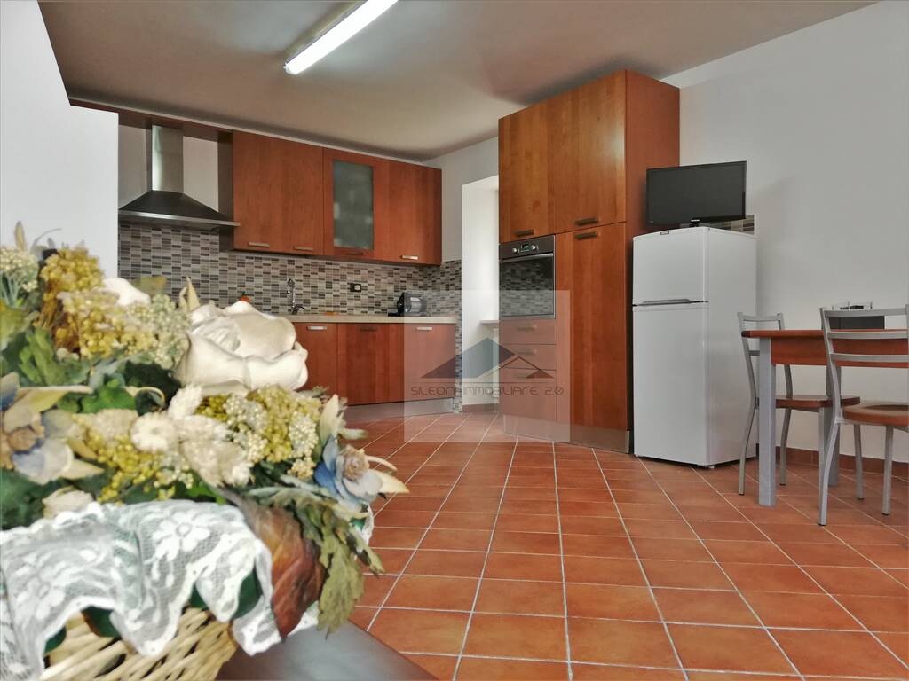 VILLA PANORAMICA SU DUE LIVELLI CON 3000 MQ DI PARCO — foto 17