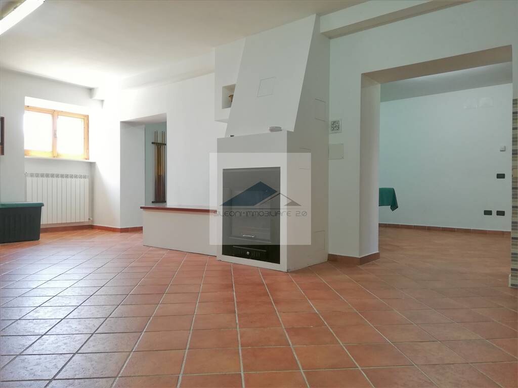 VILLA PANORAMICA SU DUE LIVELLI CON 3000 MQ DI PARCO — foto 14
