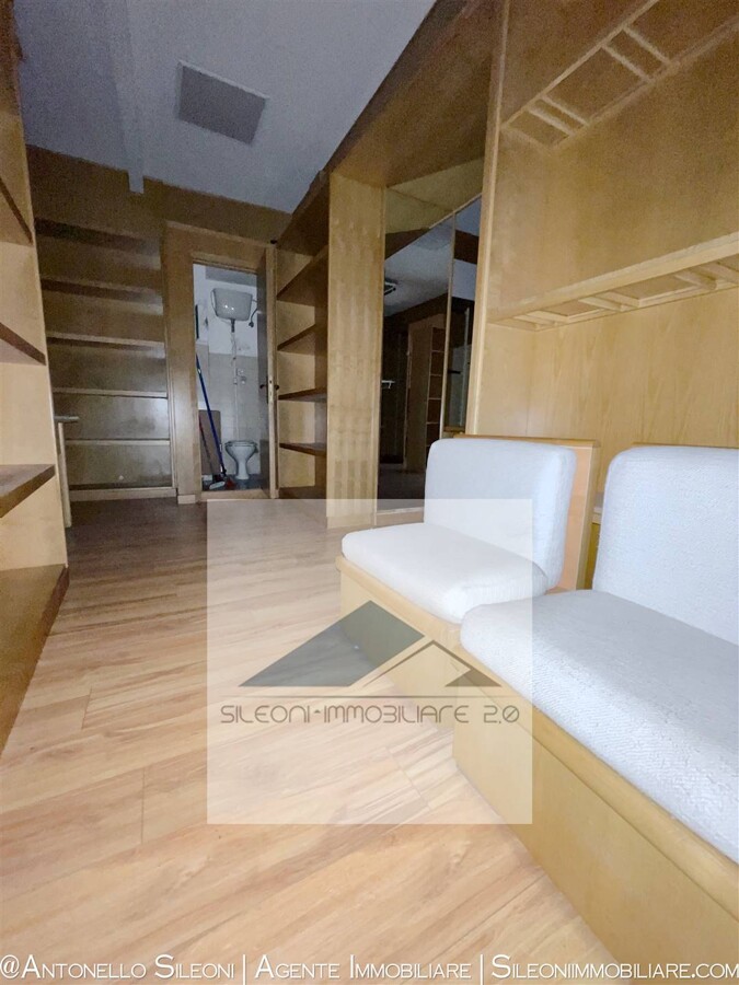 Locale uso negozio in centro storico con annesso magazzino — foto 7