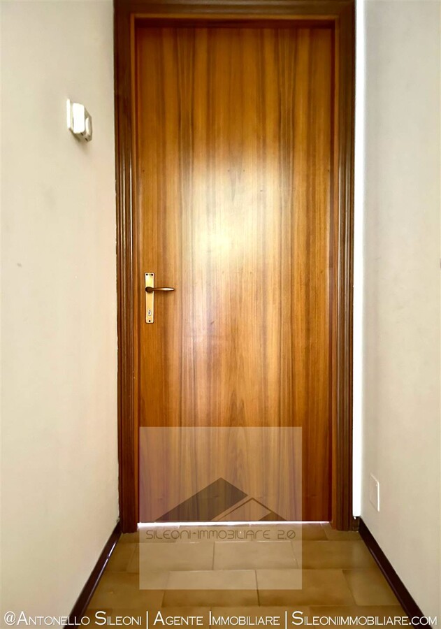 BILOCALE CON AMPIO TERRAZZO AL PIANO TERRA — foto 3